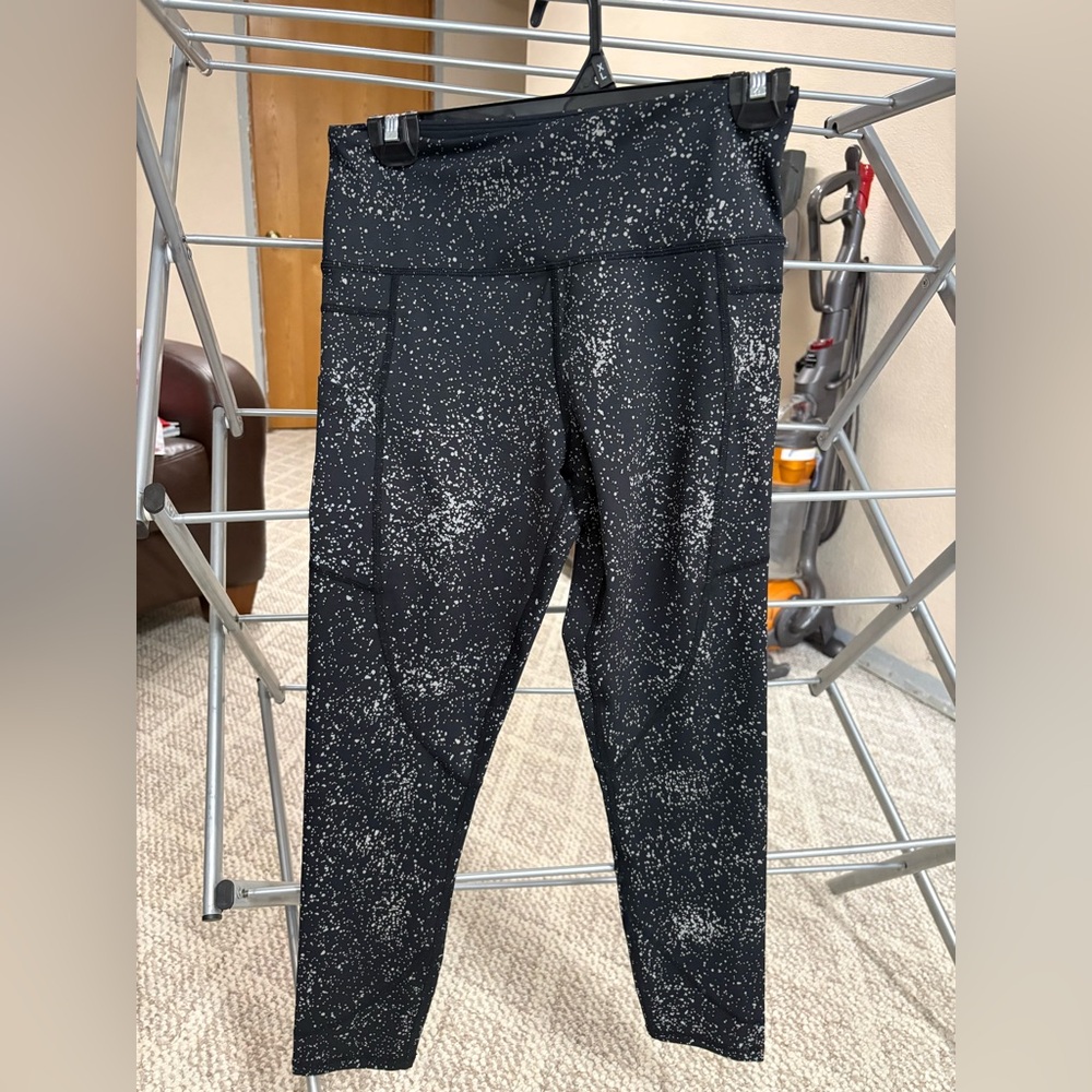 ZYIA ACTIVE BLACK AND GOLD LEGGINGS SZ 6-8